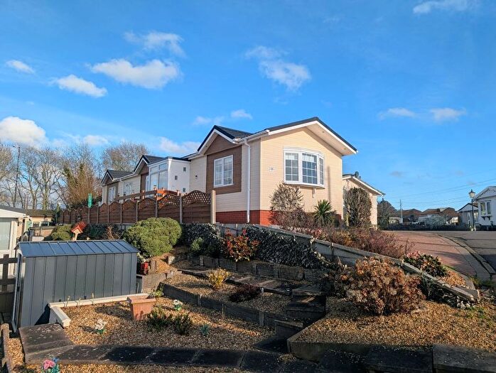 2 Bedroom Park Home For Sale In Mill Farm Park, Bulkington, CV12