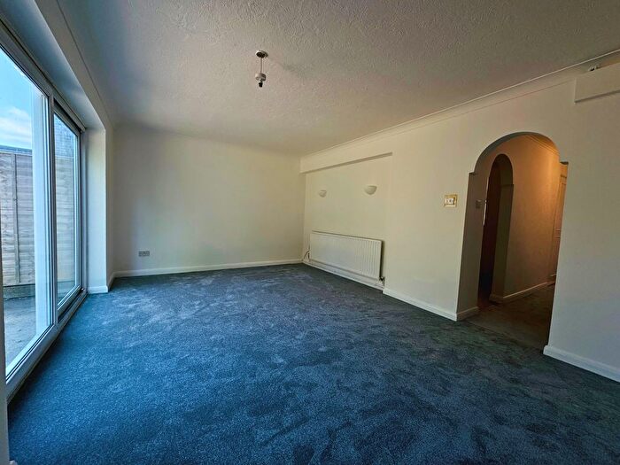 3 Bedroom End Of Terrace House For Sale In Hampden Close, Crawley, RH10