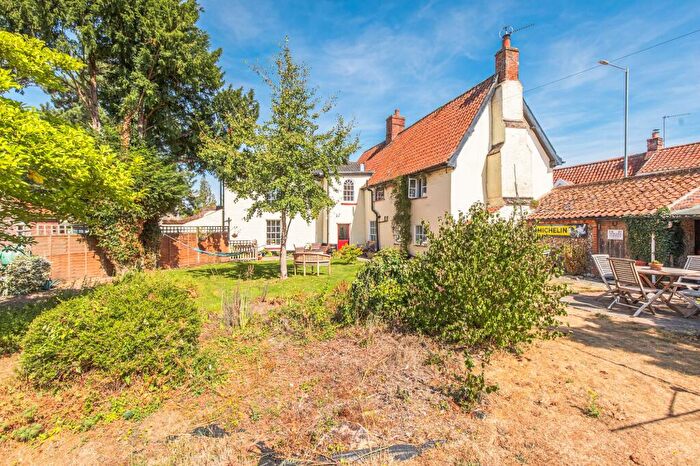 5 Bedroom Detached House For Sale In Detached House In Shipdham With Separate Annexe And / Acres (Stms), IP25
