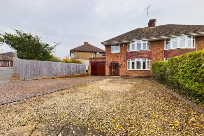 2 Bedroom Semi-Detached House To Rent In Kingsway, Northampton NN2