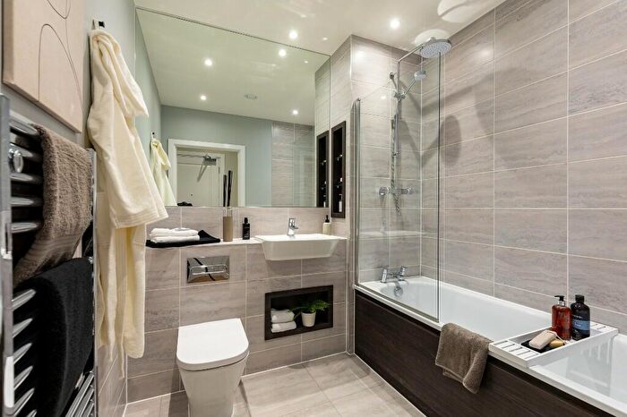 2 Bedroom Apartment For Sale In Suttons Lane, Havering, Hornchurch, RM12