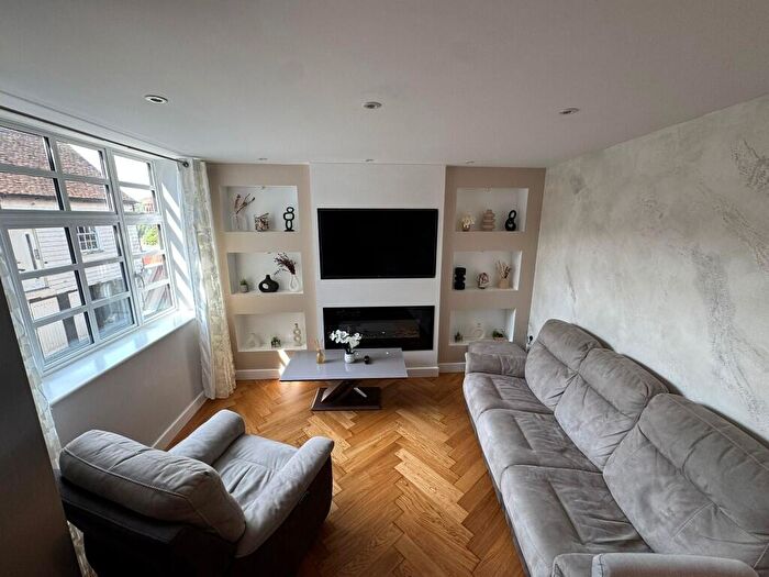 2 Bedroom Flat To Rent In Litten Tree House, - High Street, Braintree, Essex, CM7
