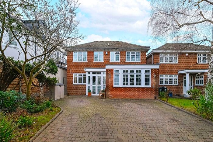 4 Bedroom Detached House To Rent In High Road, Woodford Green, Greater London, IG8