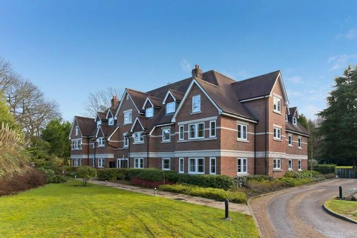 2 Bedroom Flat To Rent In Lakewood, Portsmouth Road, Esher, Surrey KT10