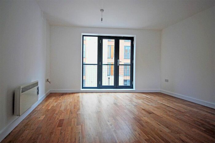 2 Bedroom Flat To Rent In Comber Grove, London, SE5