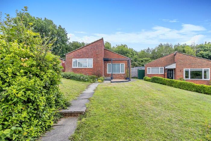 3 Bedroom Detached Bungalow For Sale In Chestnut Rise, Linslade, Leighton Buzzard, LU7