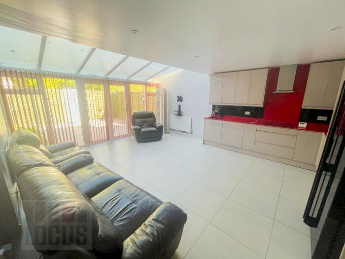 4 Bedroom Terraced House To Rent In Acorn Close, Chingford, E4