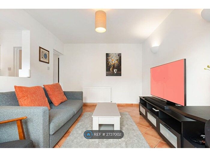 1 Bedroom Flat To Rent In Hopewell Yard, London, SE5