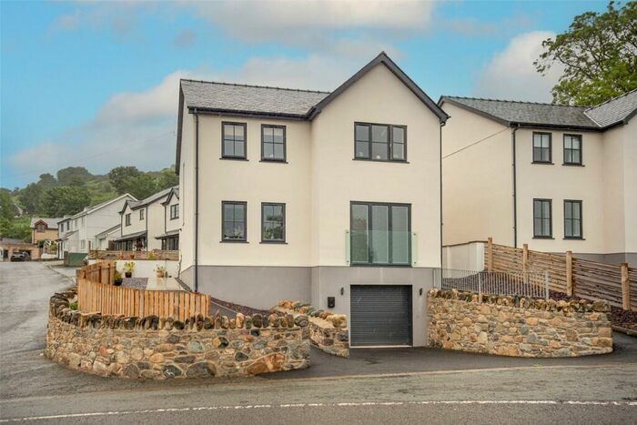 3 Bedroom Detached House For Sale In Clynnogfawr, Caernarfon, Gwynedd, LL54