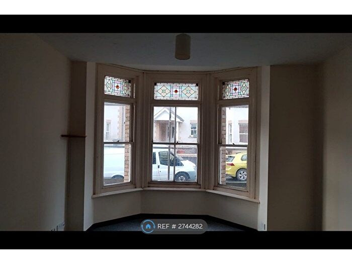 1 Bedroom Flat To Rent In Paragon Flats, Ilfracombe, EX34