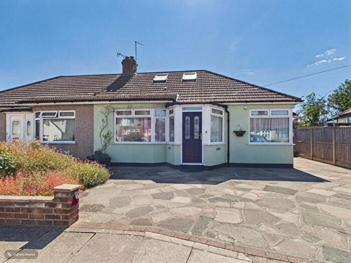 3 Bedroom Semi-Detached Bungalow For Sale In Dunwich Road, Bexleyheath, DA7