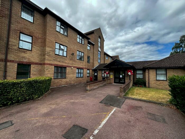 1 Bedroom Flat To Rent In A Pittman Gardens, Ilford, IG1