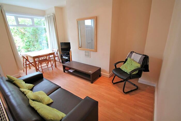 3 Bedroom Terraced House To Rent In St Anns Avenue, Burley Park, Leeds, LS4