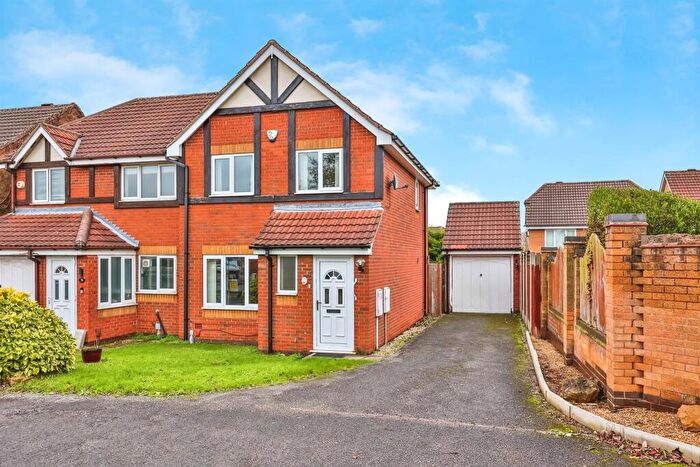 3 Bedroom Semi Detached House For Sale In Gunnersbury Way, Nuthall, Nottingham, NG16