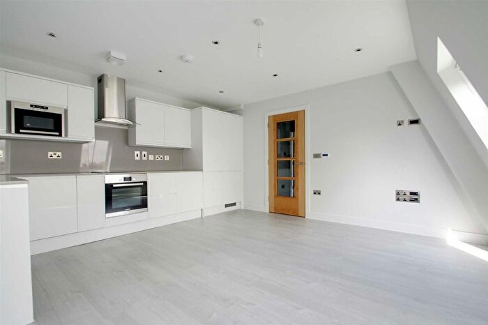 1 Bedroom Flat To Rent In High Street, Berkhamsted, HP4