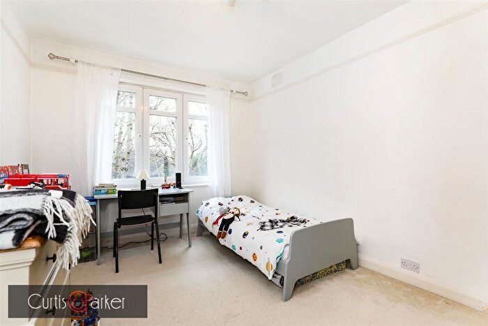 2 Bedroom Flat For Sale In Grosvenor Road, Chiswick, W4