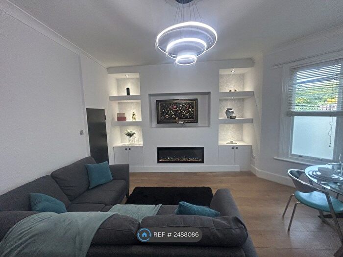 2 Bedroom Flat To Rent In Dornton Road, South Croydon, CR2