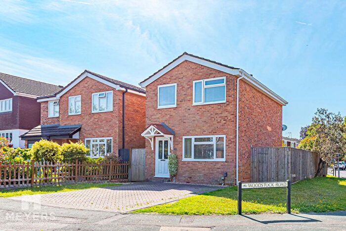 3 Bedroom Detached House For Sale In Woodstock Road, Christchurch, BH23