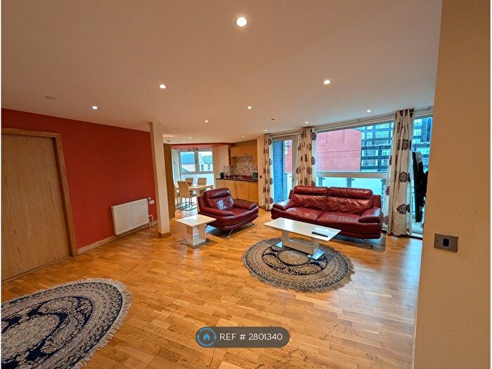 3 Bedroom Flat To Rent In Ingram Street, Glasgow, G1
