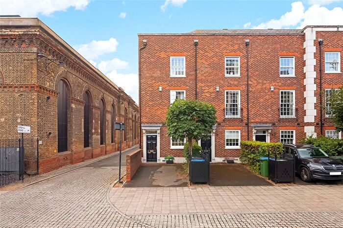 3 Bedroom Detached House For Sale In Cadogan Road, London, SE18