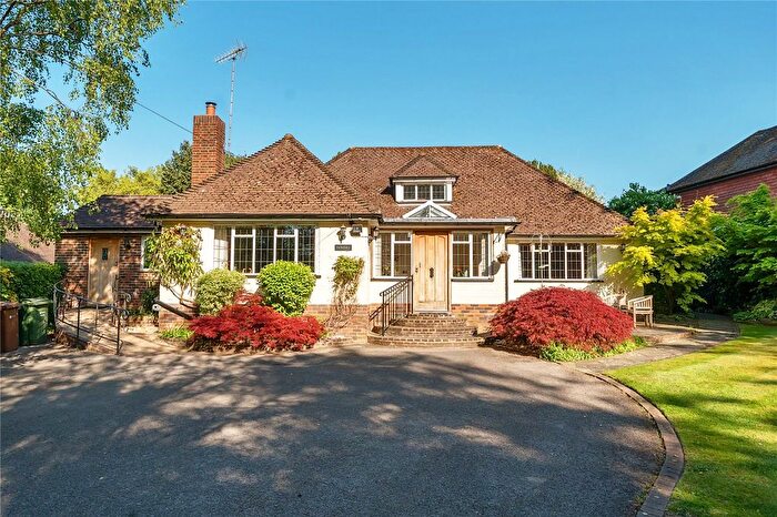 3 Bedroom Chalet For Sale In Chalk Lane, East Horsley, KT24