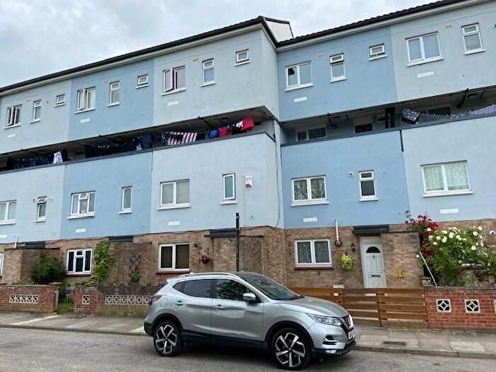 3 Bedroom Flat For Sale In Lawson Road, Enfield, EN3