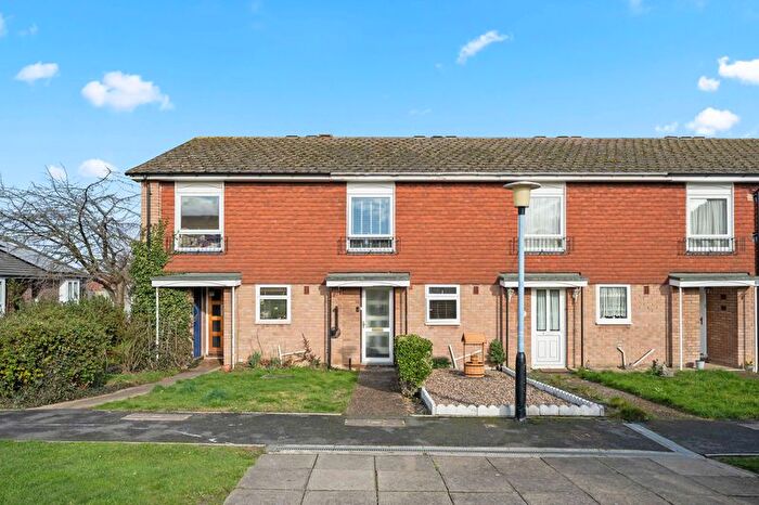 3 Bedroom Terraced House For Sale In Southwood Close, Worcester Park, KT4