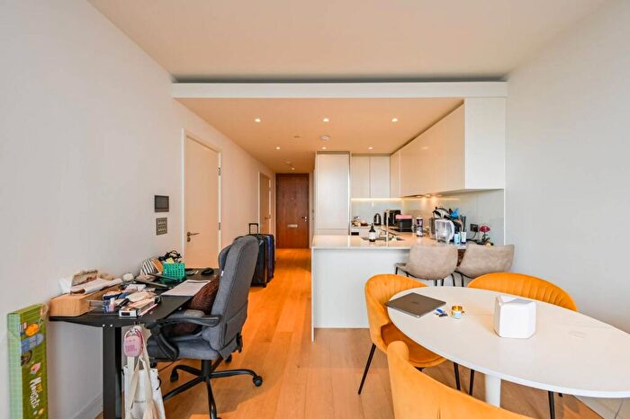 1 Bedroom Flat For Sale In Marsh Wall, Canary Wharf, London, E14