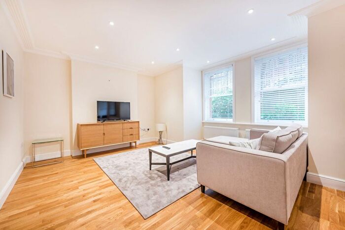 3 Bedroom Flat To Rent In Hamlet Gardens, Ravenscourt Park, London, W6