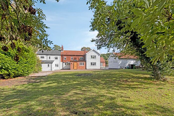 5 Bedroom Semi-detached House For Sale In Rushmeadow Road, Scarning, Dereham, NR19