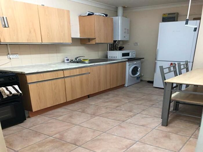 1 Bedroom Flat To Rent In Gordon Road, Ilford, IG1