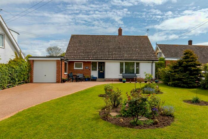 3 Bedroom Detached Bungalow For Sale In Cottagers Lane, Manfield, Darlington, DL2