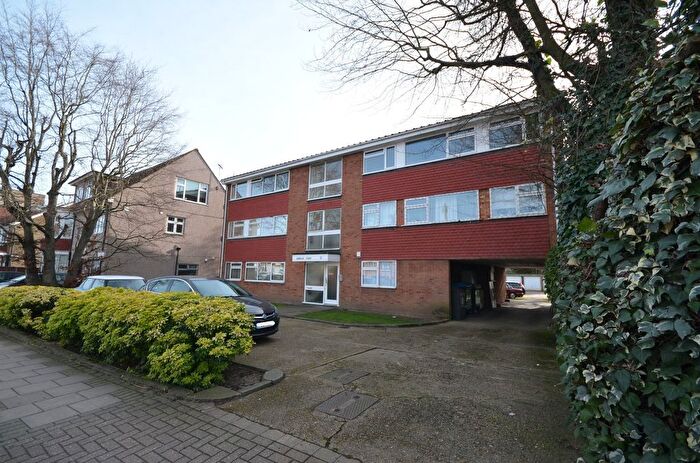 1 Bedroom Studio For Sale In Erskine Court, Kenton Road, Kenton, HA3