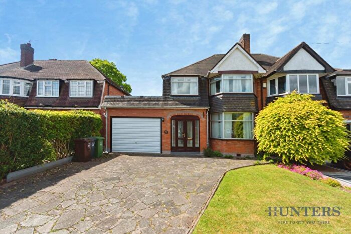 3 Bedroom Semi-Detached House For Sale In Bryanston Road, Solihull, B91