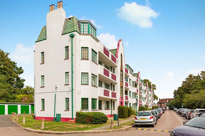 3 Bedroom Flat For Sale In Ealing Village, London, W5