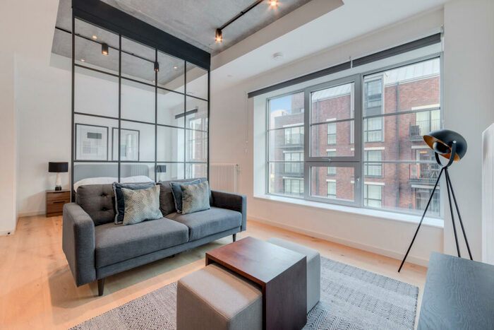 Flat To Rent In Goodluck Hope Walk, Canary Wharf, E14