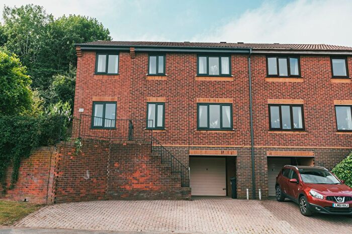4 Bedroom Semi-detached House For Sale In Holmley Lane, Dronfield, S18