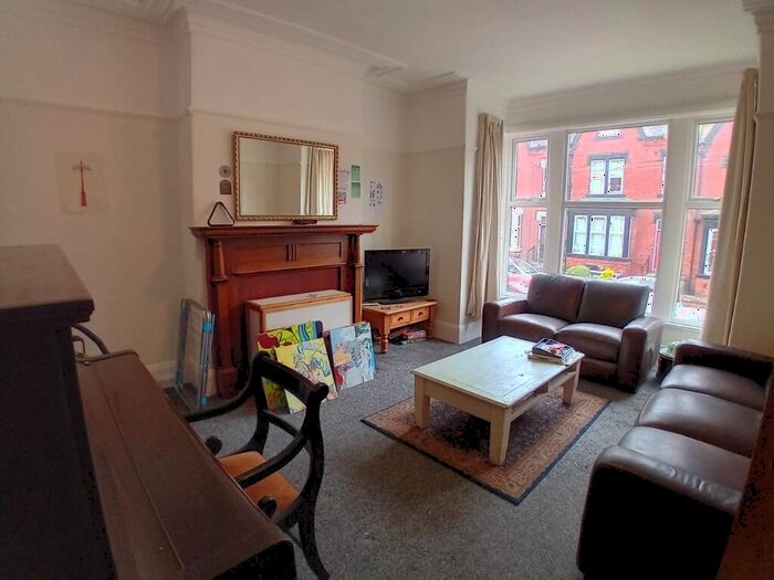 6 Bedroom Terraced House To Rent In Manor Terrace, Leeds, West Yorkshire, LS6