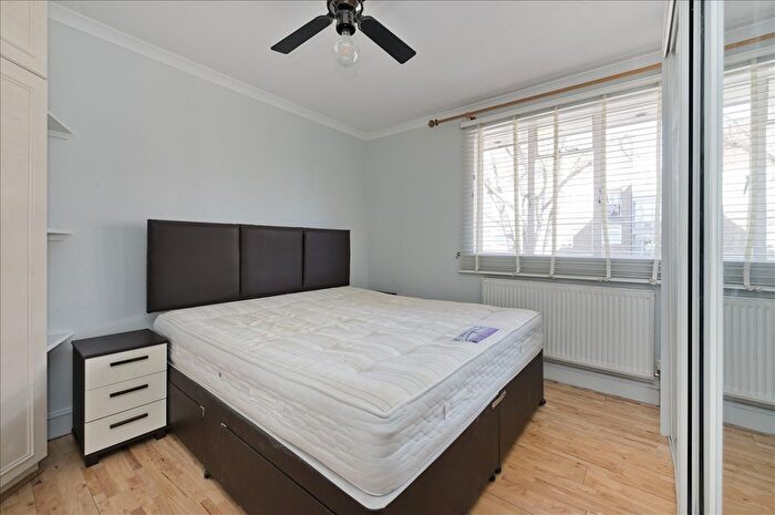 2 Bedroom Flat For Sale In Threshers Place, Notting Hill, W11