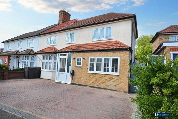 5 Bedroom Semi Detached House For Sale In Hardley Crescent, Ardleigh Green, Hornchurch, RM11