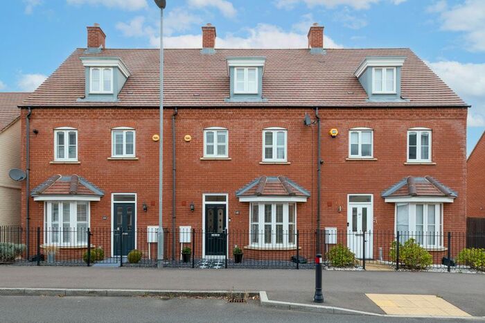 4 Bedroom Town House To Rent In Tansy Avenue, Stotfold, Hitchin, SG5