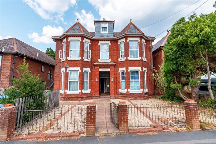 1 Bedroom Apartment For Sale In Warren Mount, Tremona Road, Southampton, SO16