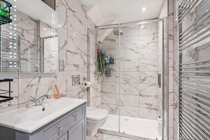 1 Bedroom Flat For Sale In High Street, Great Missenden, HP16