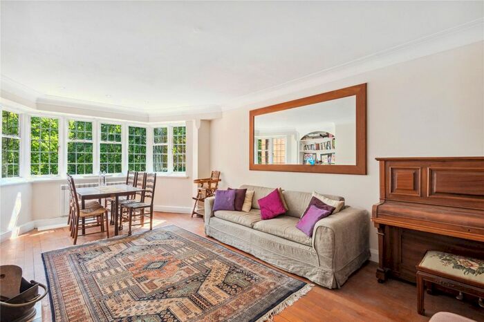 4 Bedroom Flat To Rent In Highlands Heath, Portsmouth Road, London, SW15