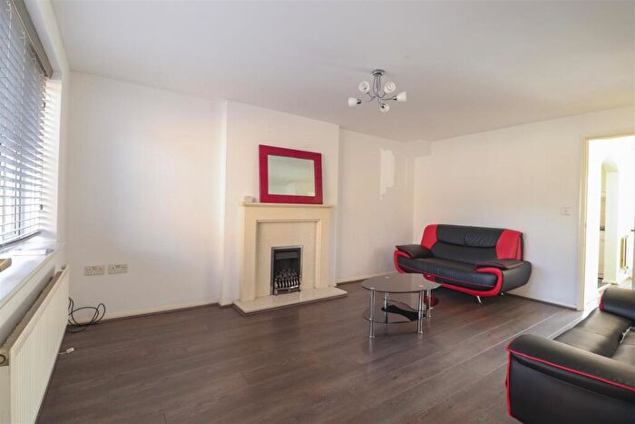 3 Bedroom End Of Terrace House To Rent In Gillquart Way, Cheylesmore, Coventry, CV1