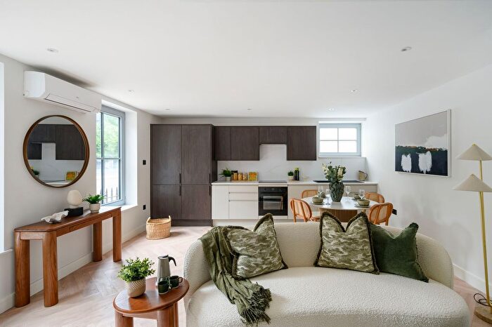 2 Bedroom Flat For Sale In Fulham Palace Road, Hammersmith, W6