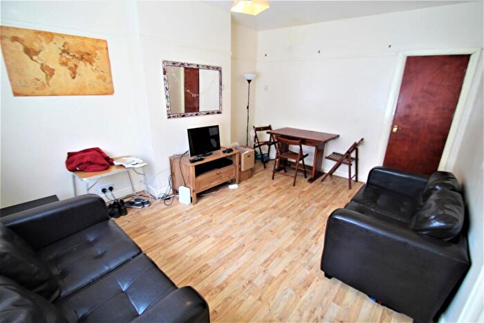 3 Bedroom Terraced House To Rent In Walmsley Road, Hyde Park, Leeds, LS6