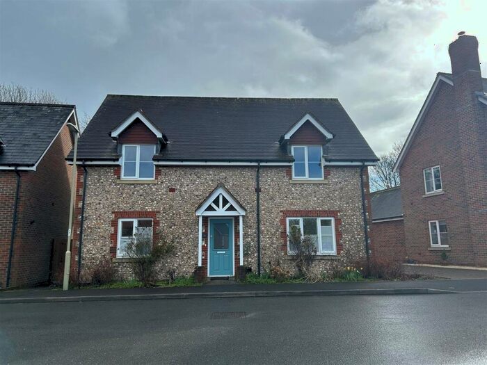 4 Bedroom House To Rent In Park View, Whitchurch, RG28