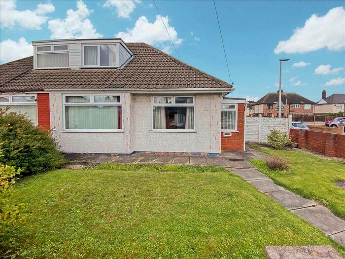 4 Bedroom Semi-Detached House For Sale In Heathview Close, Widnes WA8