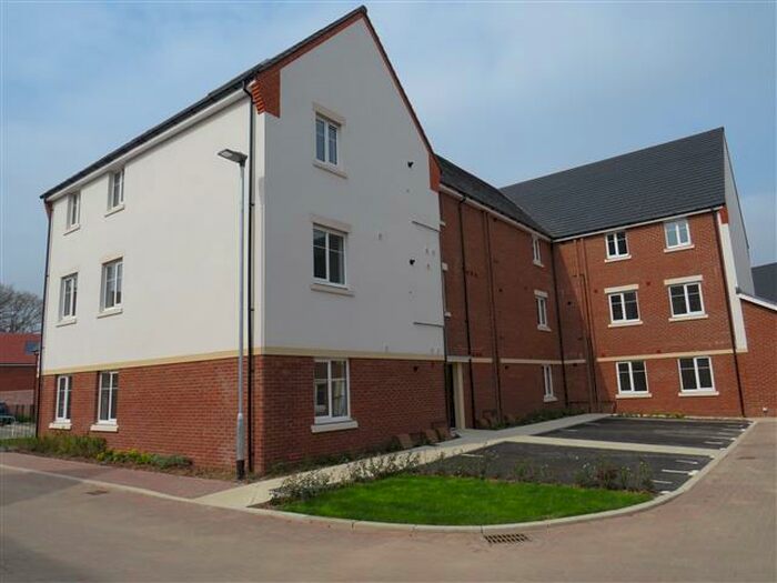 2 Bedroom Apartment To Rent In Cornwell Avenue, Crawley, RH10